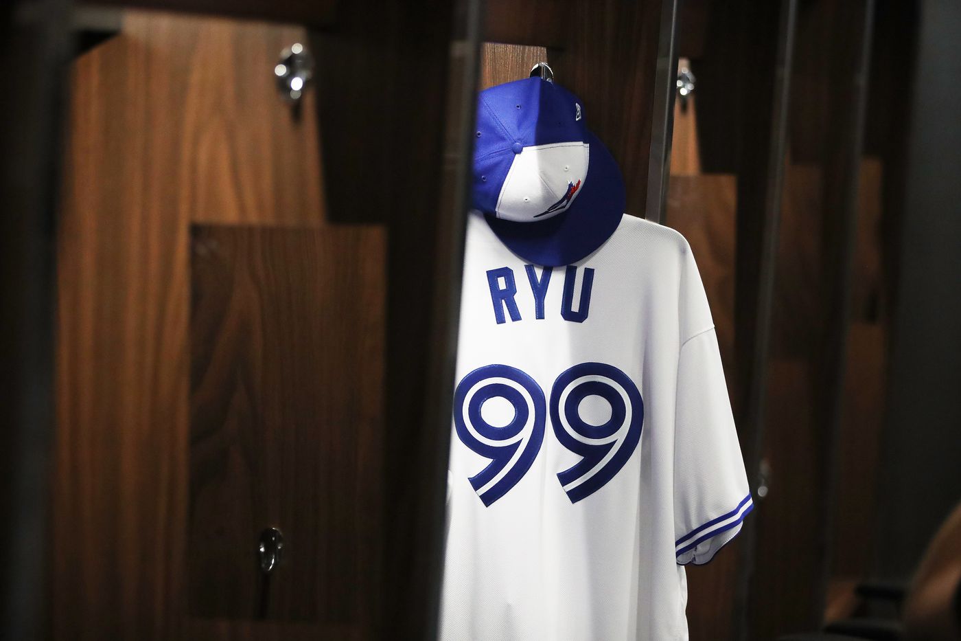 Hyun-Jin Ryu & Shun Yamaguchi: MLB teammates wearing #1 and #99
