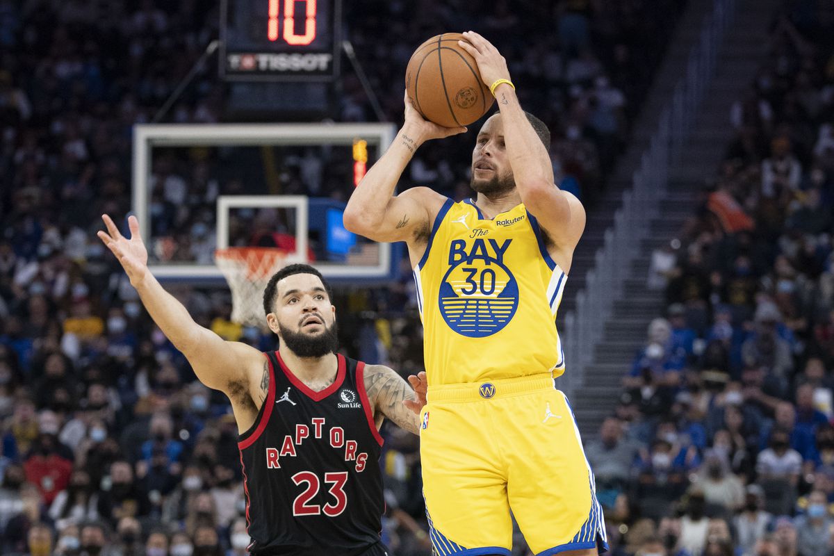 Golden State Warriors guard Stephen Curry (30) shoots the basketball against Toronto Raptors guard Fred VanVleet (23) during the fourth quarter at Chase Center.&nbsp;