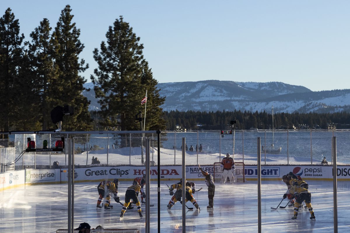NHL: FEB 21 Honda NHL Outdoors Sunday - Flyers v Bruins