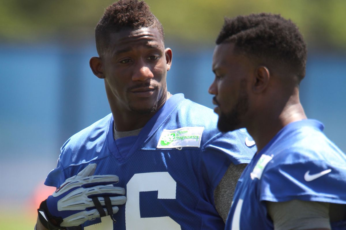 Antrel Rolle, left, and Walter Thurmond talk during Wednesday's practice.