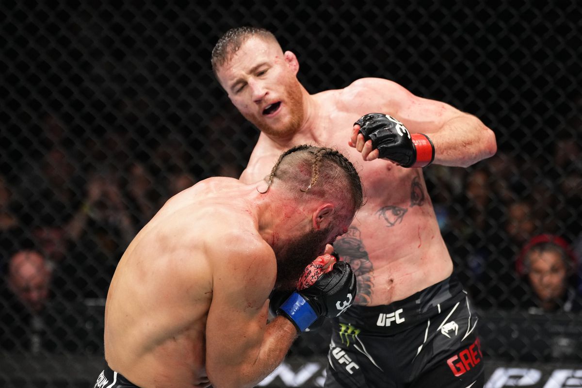 &nbsp;Justin Gaethje took a majority decision in a war with Rafael Fiziev at UFC 286