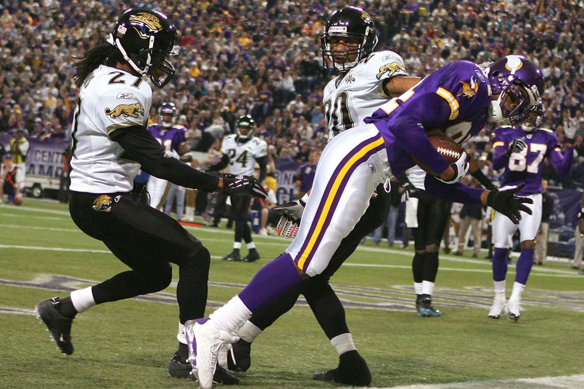 Randy Moss gave the Minnesota Vikings seven seasons of ridiculous catches like this one, even after falling to the 21st pick in the 1998 NFL Draft. (Photo by Elsa/Getty Images)