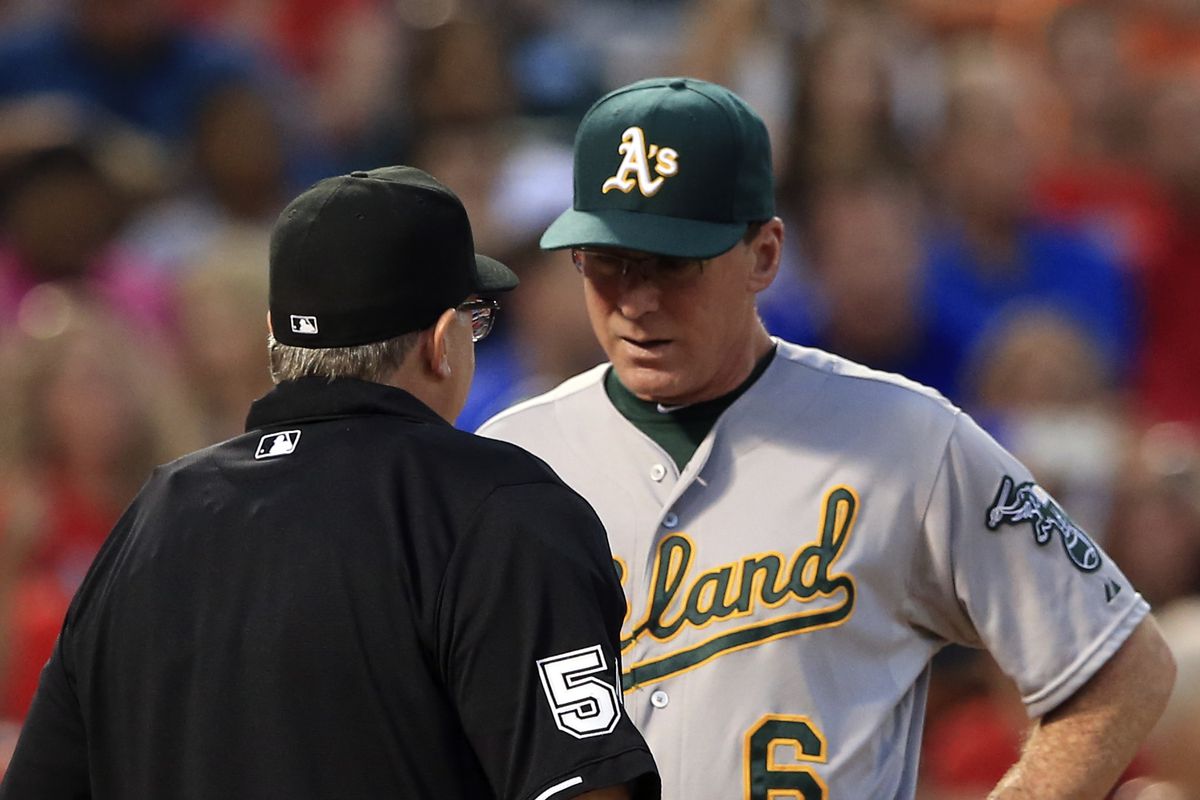 Oakland A's manager Bob Melvin argues with Angel Hernanez. 