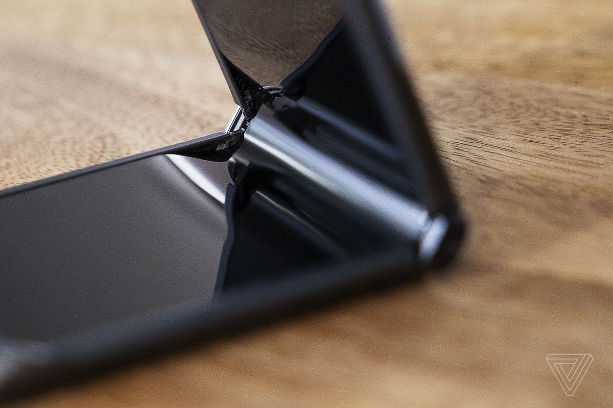 The hinge on the 2020 Razr is much improved while retaining the teardrop fold