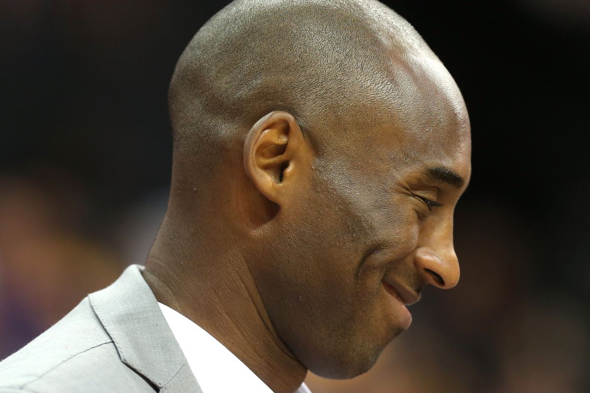 Kobe Bryant smiling as he prepares to crush the over on his Bovada points per game odds.