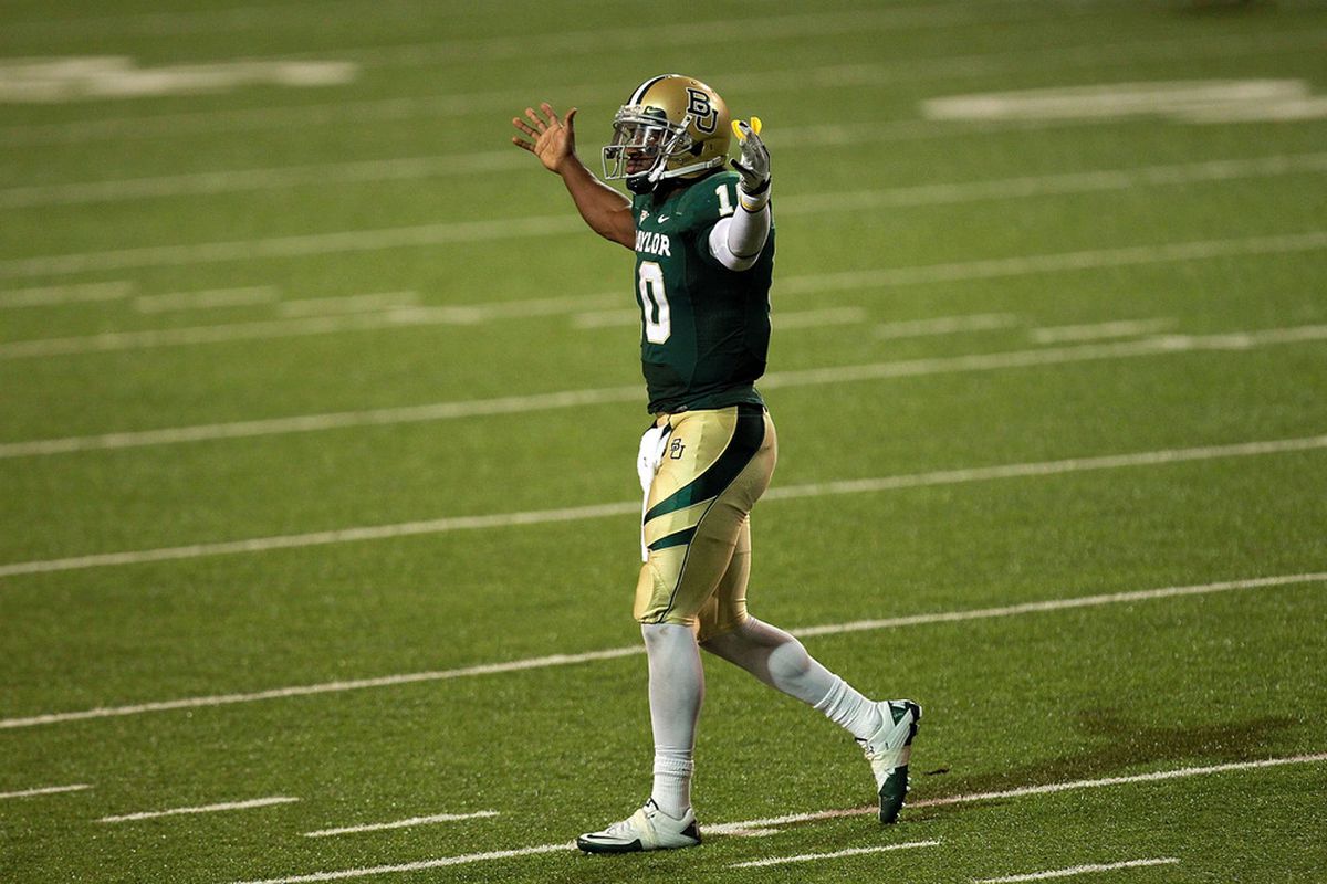 WACO, TX - NOVEMBER 19:  Robert Griffin III #10 of the Baylor Bears celebrates a 96 yard touchdown pass against the Oklahoma Sooners at Floyd Casey Stadium on November 19, 2011 in Waco, Texas.  (Photo by Ronald Martinez/Getty Images)