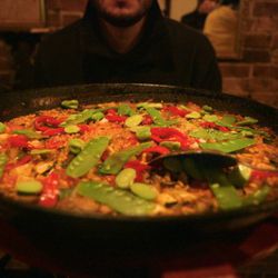 Socarrat paella by <a href="http://www.flickr.com/photos/amlamster/5413077275/in/pool-29939462@N00/">almaster</a>