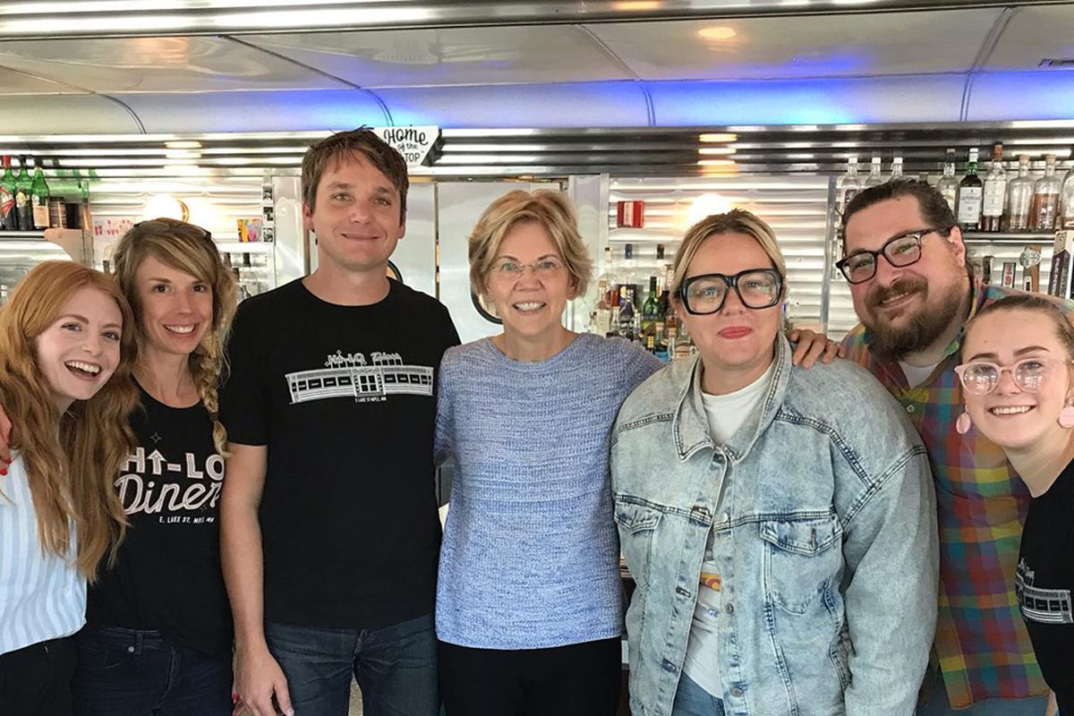 Senator Elizabeth Warren stands with six staff members at Minneapolis’ Hi-Lo Diner.