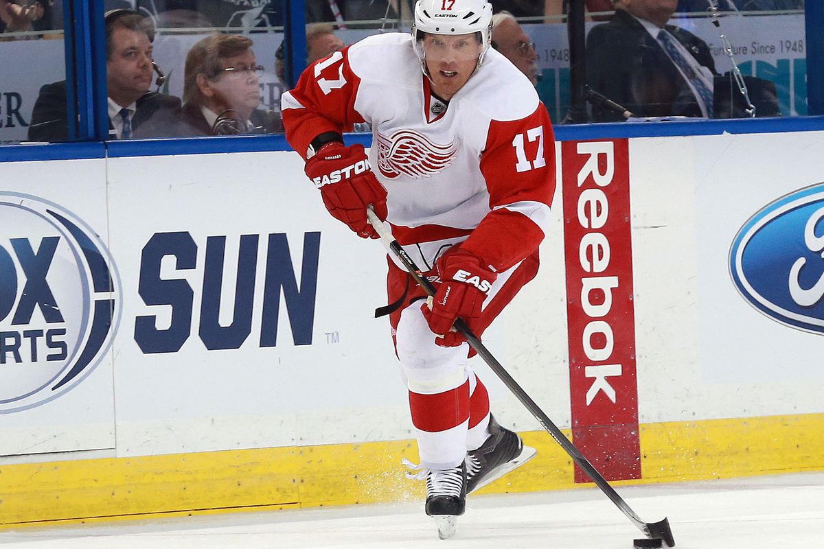 Brad Richards skating for the Detroit Red Wings during the 2015-2016 season.