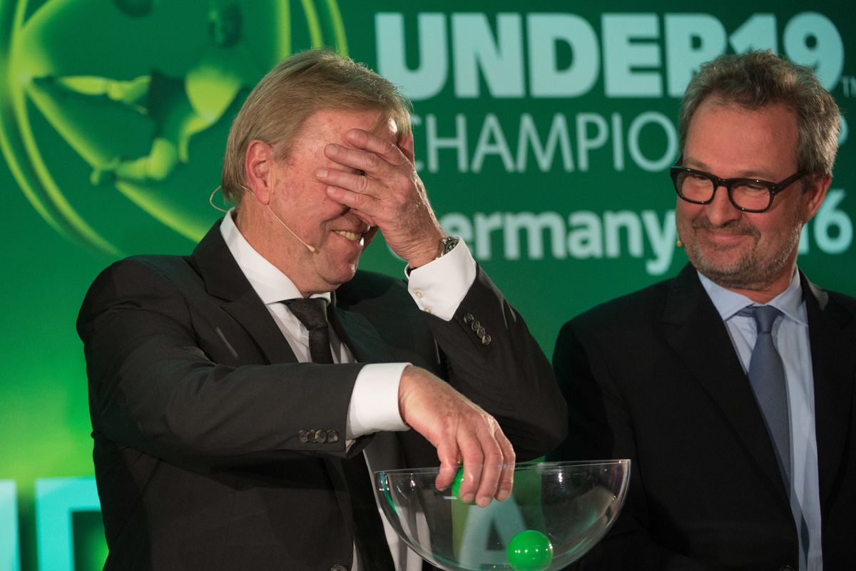 National coach of the German Under-21 team, Horst Hrubesch (L), draws a lottery ticket next to UEFA&nbsp;functionary, Lance Kelly, on stage at the group of the Under-19 European Championships in soccer in Stuttgart,&nbsp;Germany, 12 April 2016.&nbsp;
