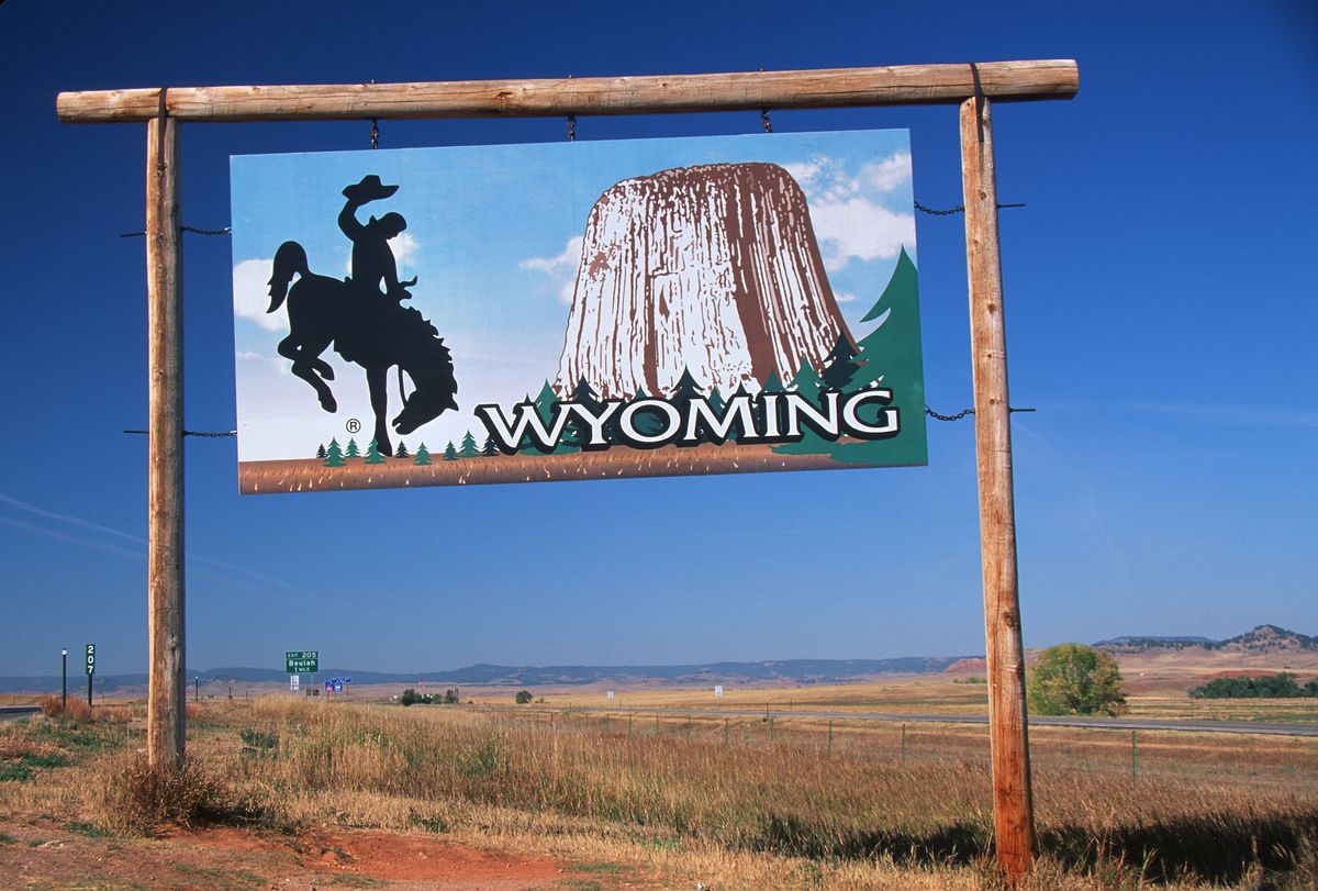 A sign that greets travelers to Wyoming.
