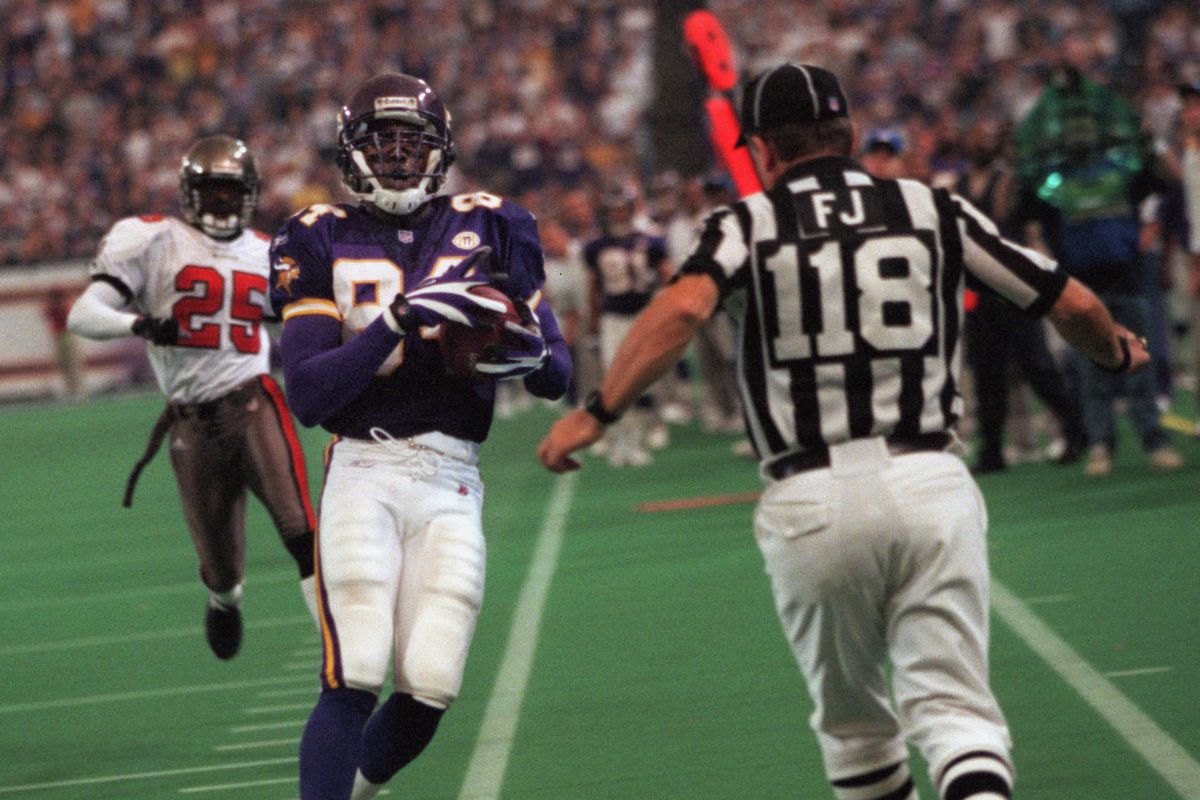 GENERAL INFORMATION: 10/1/01 - Minneapolis, MN Minnesota Vikings vs. Tampa bay at the Metrodome IN THIS PHOTO: Randy Moss makes a thirty-nine yard reception during the third quarter. The Vikings scored a tocuhdown several plays later, but it was null