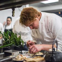 <a href="http://ny.eater.com/archives/2014/04/alinea_to_popup_in_new_york_city_this_october.php">Alinea to Pop-Up In New York City This October</a>