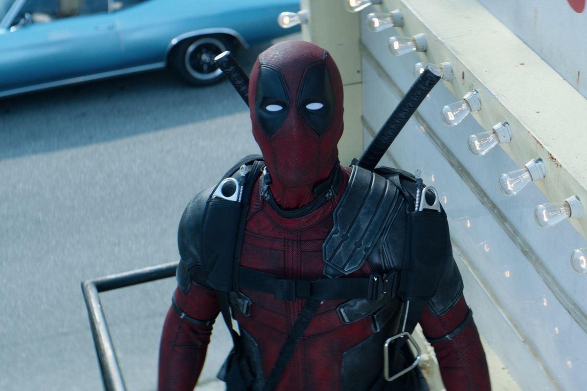 Deadpool 2 - Ryan Reynolds in costume