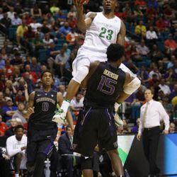 Oregon forward Elgin Cook shoots over Washington forward Noah Dickerson during the second half of an NCAA college basketball game in the quarterfinal round of the Pac-12 men's tournament Thursday, March 10, 2016, in Las Vegas. Oregon won 83-77. (AP Photo/John Locher)
