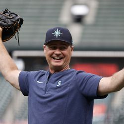 SEATTLE, WASHINGTON - AUGUST 26: Manager Scott Servais #9 of the Seattle Mariners reacts before the game between the Seattle Mariners and the Cleveland Guardians at T-Mobile Park on August 26, 2022 in Seattle, Washington.