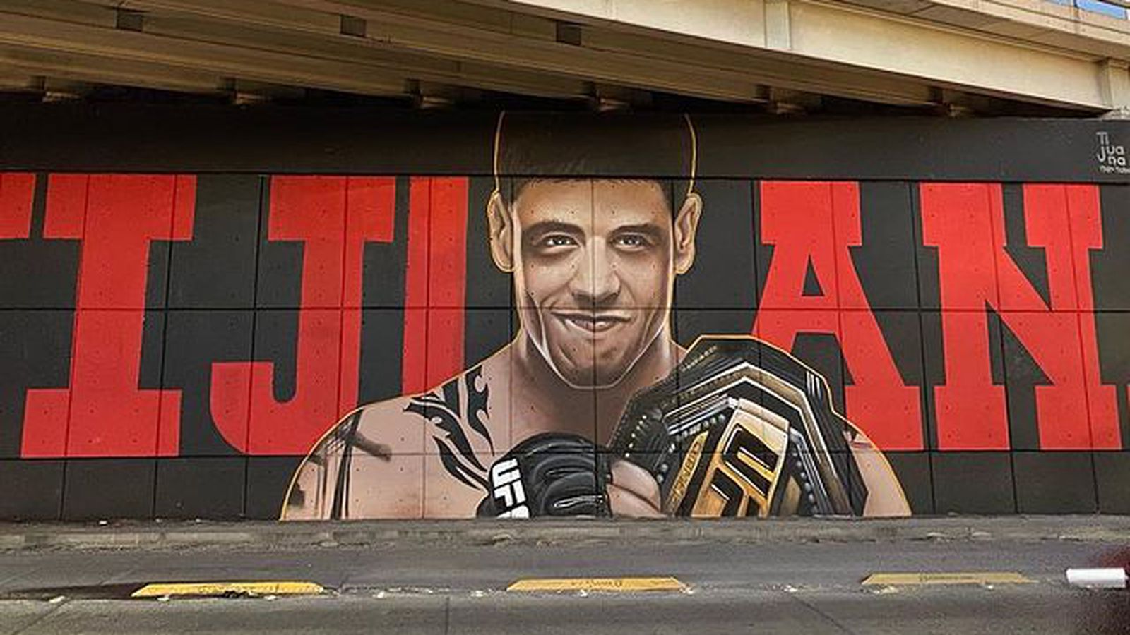 Le champion de l’UFC Brandon Moreno marque (une autre) peinture murale badass pour commémorer la victoire du titre de Deiveson Figueiredo
