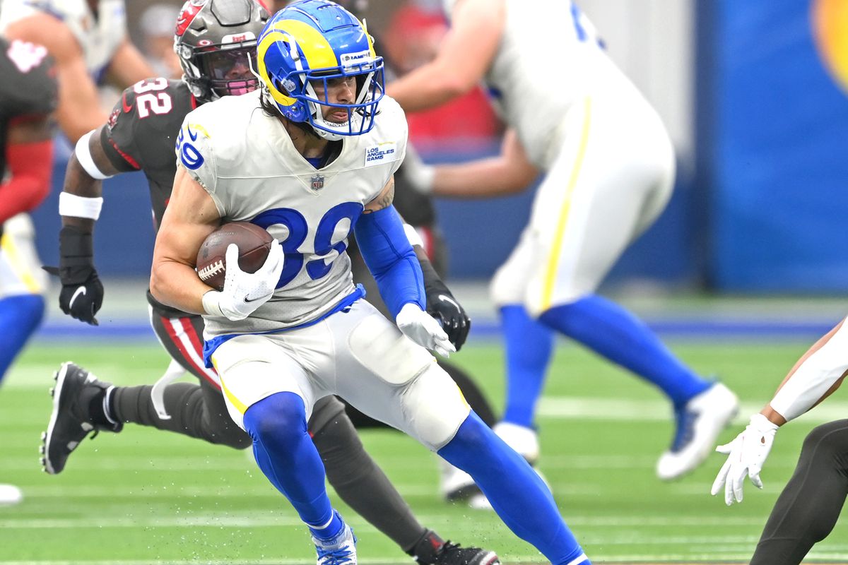 Los Angeles Rams tight end Tyler Higbee (89) runs for a first down before he is stopped by Tampa Bay Buccaneers safety Antoine Winfield Jr. (31) in the first half of the game at SoFi Stadium.