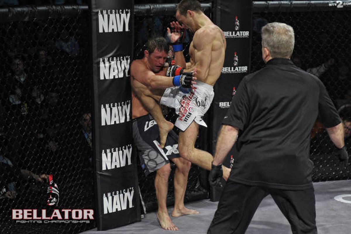 Pat Curran (right) drills Joe Warren (left) with a knee to the ribs in their Featherweight title fight at Bellator 60. Photo via <a href="http://www.bellator.com/pics32/640/TZ/TZKPZCMKUCITUCD.20120313232223.jpg">www.bellator.com</a>