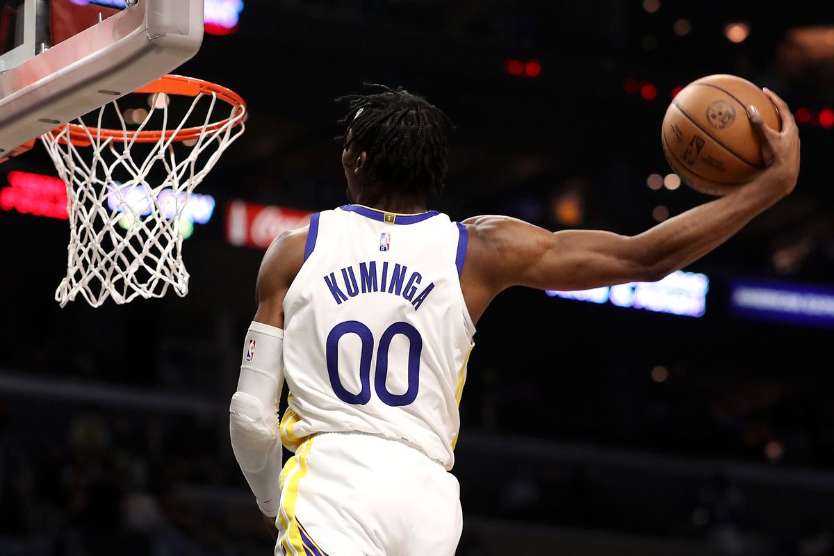 Jonathan Kuminga #00 of the Golden State Warriors dunks the ball during the fourth quarter against the Los Angeles Clippers at Crypto.com Arena on February 14, 2022 in Los Angeles, California.&nbsp;