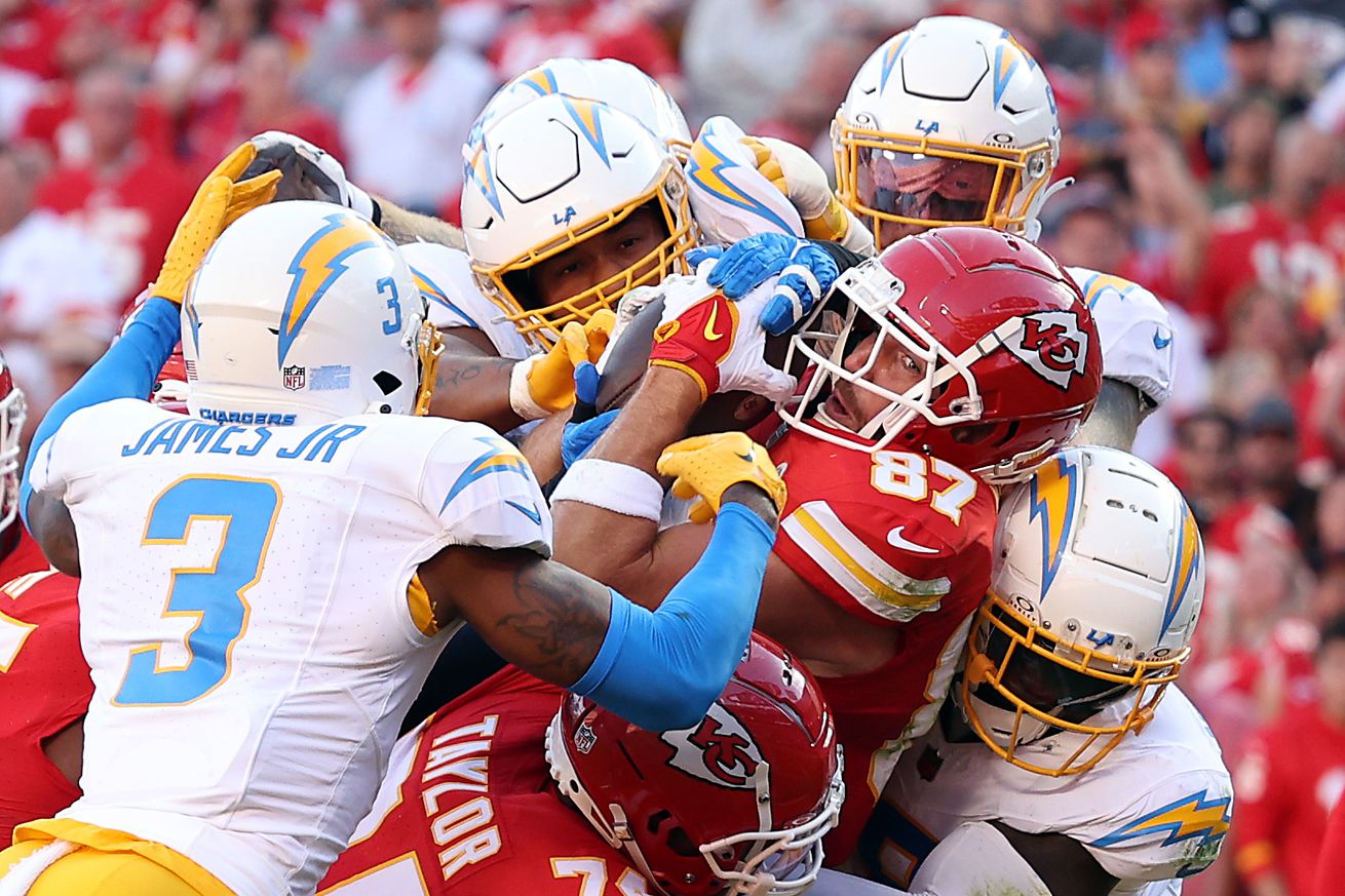 Chargers open as 1.5-point favorites over Chiefs