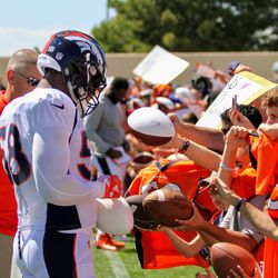 Linebacker Von Miller signs autographs for fans after Broncos camp.