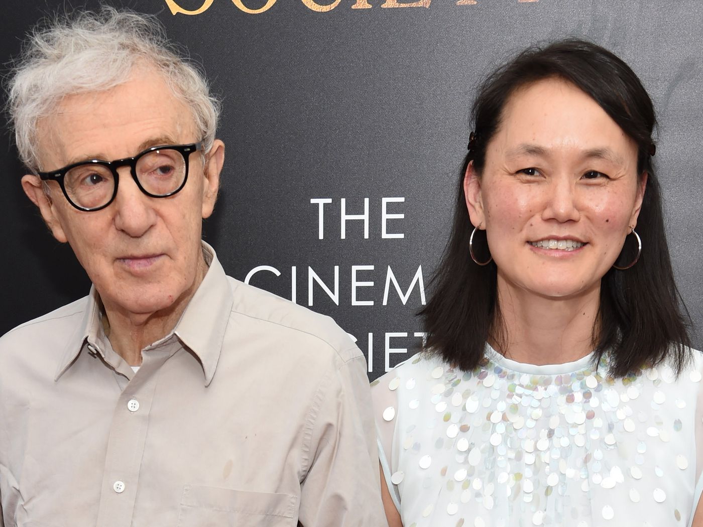 Soţia lui Woody Allen o acuză pe mama ei adoptivă de abuzuri fizice şi psihice