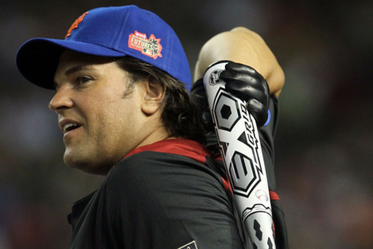 ZOMG!!!  Mike Piazza must be scratching at his backne!!!