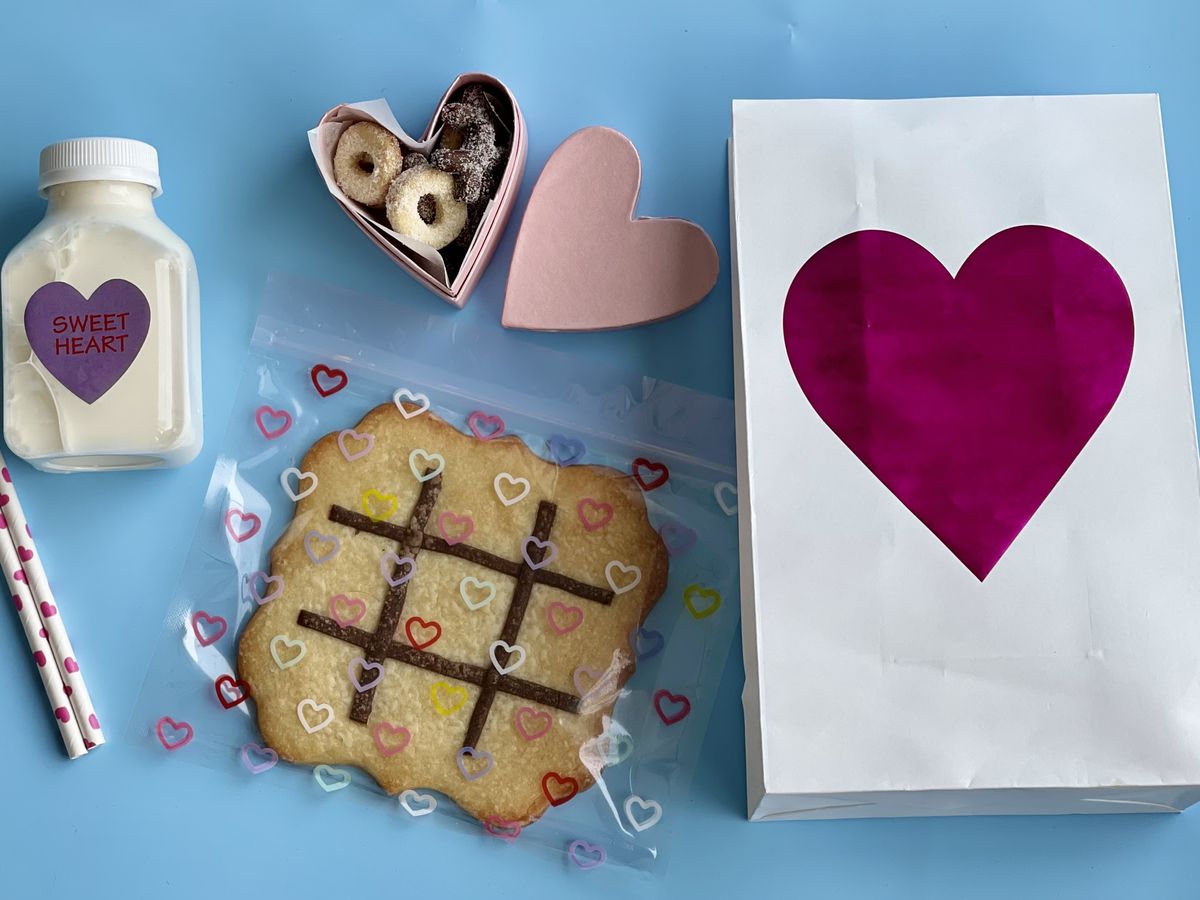 A “Tic Tac Toe” kit with a milk jar and edible cookies.