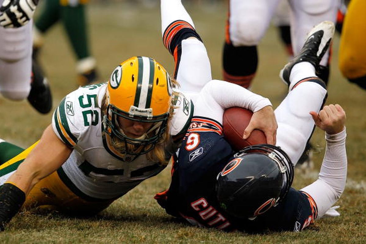 CHICAGO - DECEMBER 13: Clay Matthews #52 of the Green Bay Packers sacks Jay Cutler #6 of the Chicago Bears at Soldier Field on December 13, 2009 in Chicago, Illinois. The Packers defeated the Bears 21-14. (Photo by Jonathan Daniel/Getty Images)