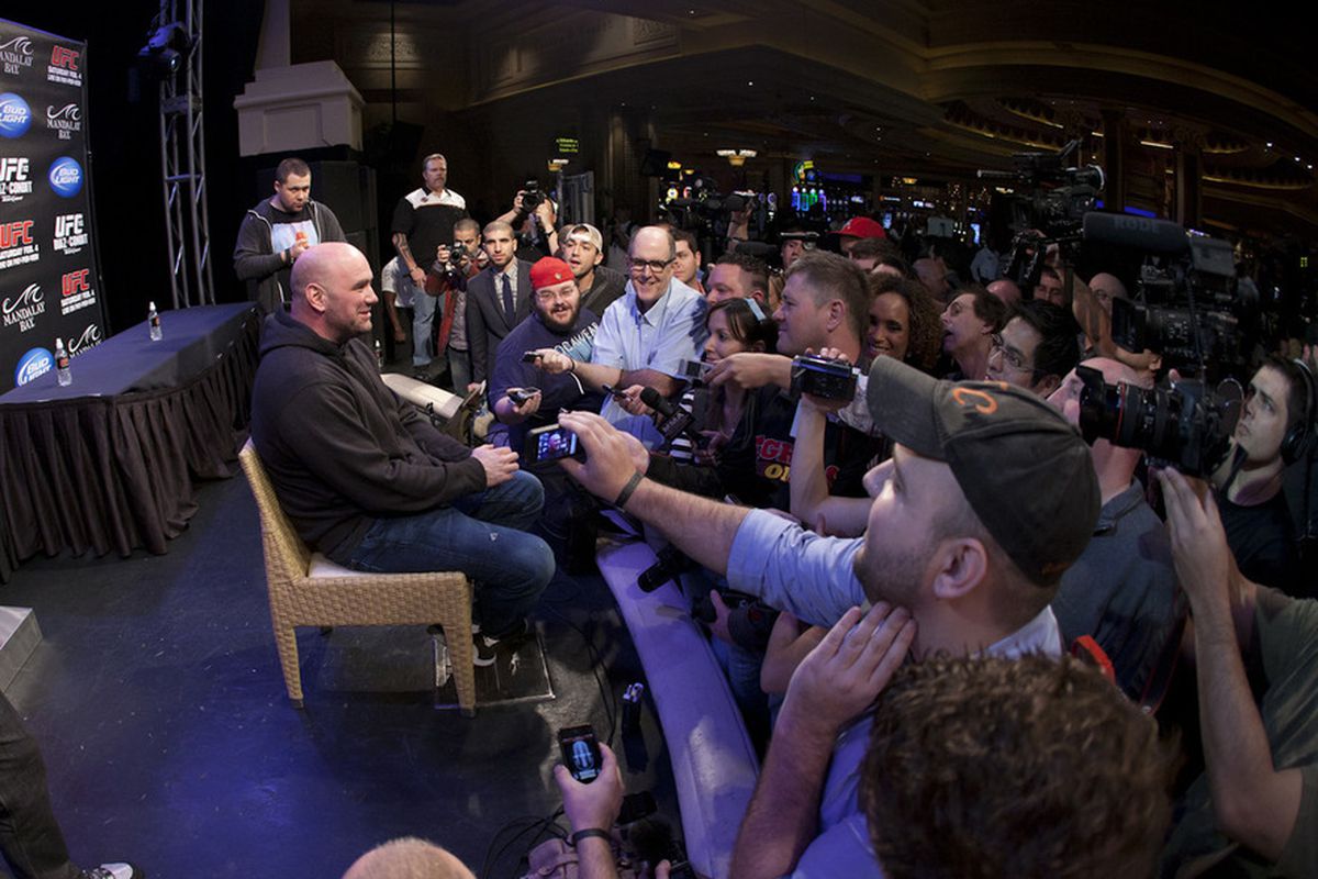 Matt Roth and other media members speak with UFC President Dana White. Photo by Esther Lin.