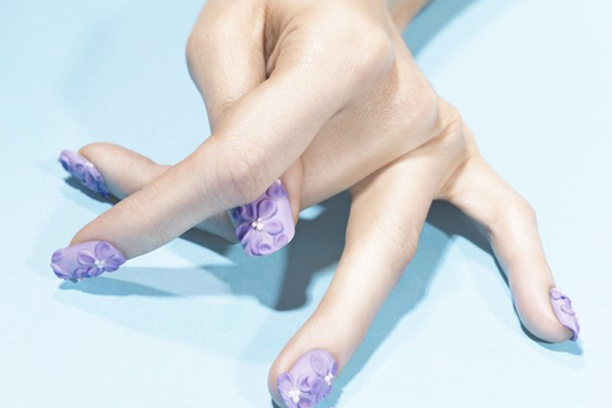 Powdered Violet Nail, via <a href="www.nowness.com/day/2012/3/28#replay">NOWNESS</a>
