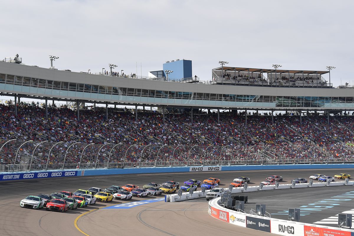 A general view of racing during the Ruoff Mortgage 500 at Phoenix Raceway on March 13, 2022 in Avondale, Arizona.