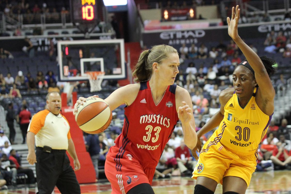 Emma Meesseman drives to the hoop against Sparks F Nneka Ogwumike.
