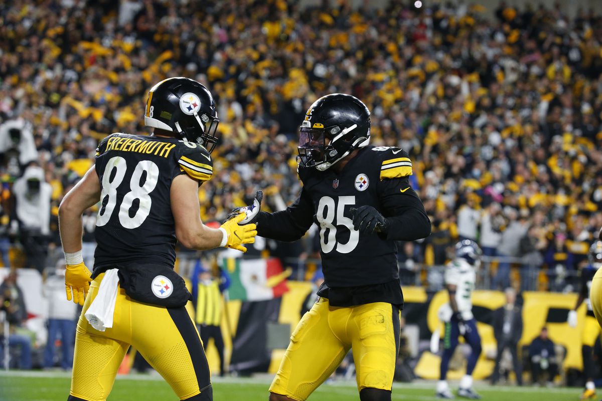 Eric Ebron #85 of the Pittsburgh Steelers and Pat Freiermuth #88 celebrate Ebron’s touchdown during the second quarter against the Seattle Seahawks at Heinz Field on October 17, 2021 in Pittsburgh, Pennsylvania.