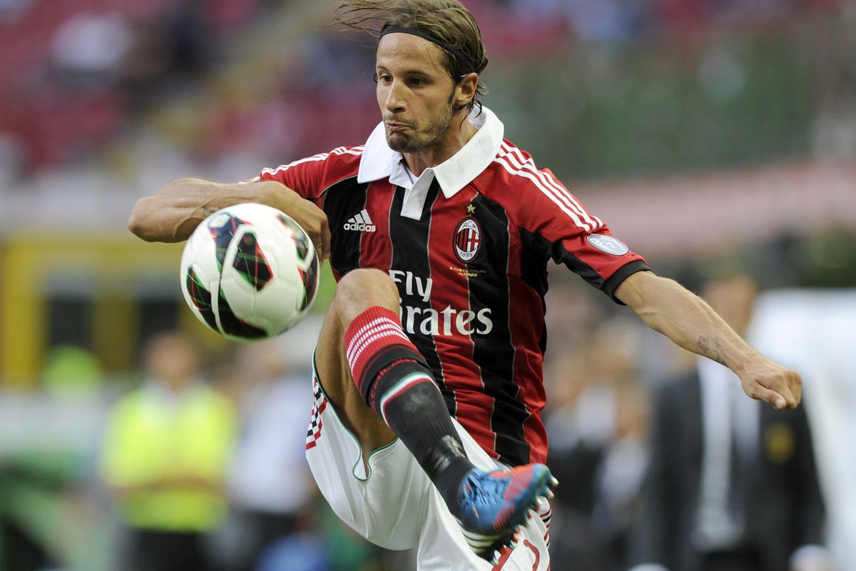 MILAN, ITALY - AUGUST 26:  Luca Antonini of AC Milan during the Serie A match between AC Milan and UC Sampdoria at San Siro Stadium on August 26, 2012 in Milan, Italy.  (Photo by Claudio Villa/Getty Images)