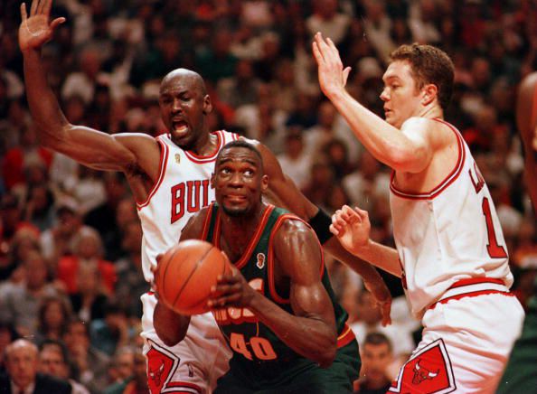 Kemp and the Sonics took the fight to the Chicago Bulls in the 1996 NBA Finals. (Courtesy of Jonathan Daniel/Allsport)