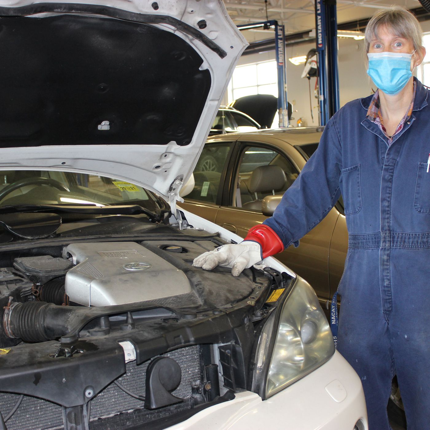 Auto repair professor launches an EV repair course   The Verge