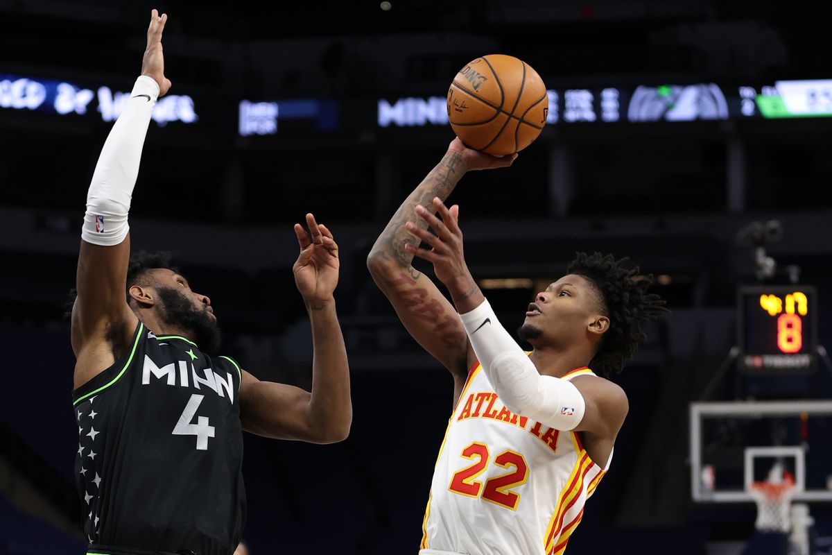 Cam Reddish #22 of the Atlanta Hawks shoots the ball during the game against the Minnesota Timberwolves on January 22, 2021 at Target Center in Minneapolis, Minnesota.&nbsp;
