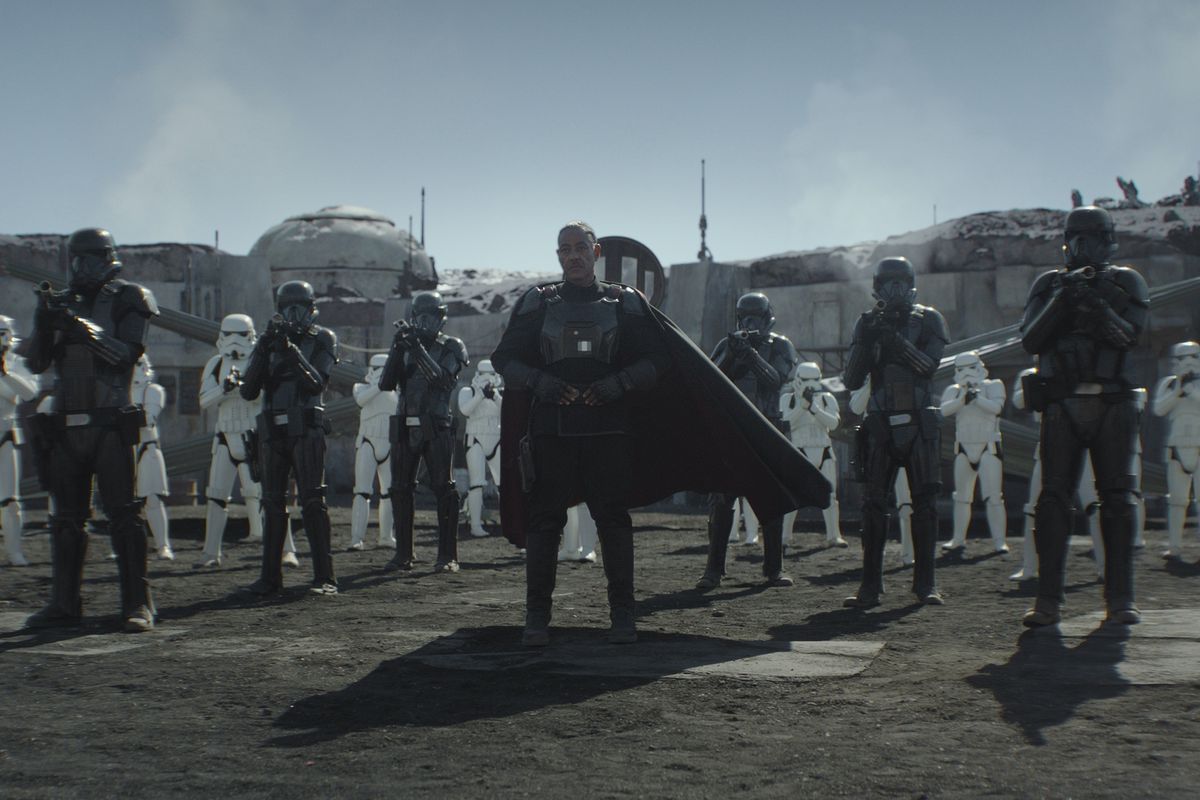 Moff Gideon (Giancarlo Esposito) delivers his ultimatum to the Mandalorian, surrounded by his contingent of Death Troopers.