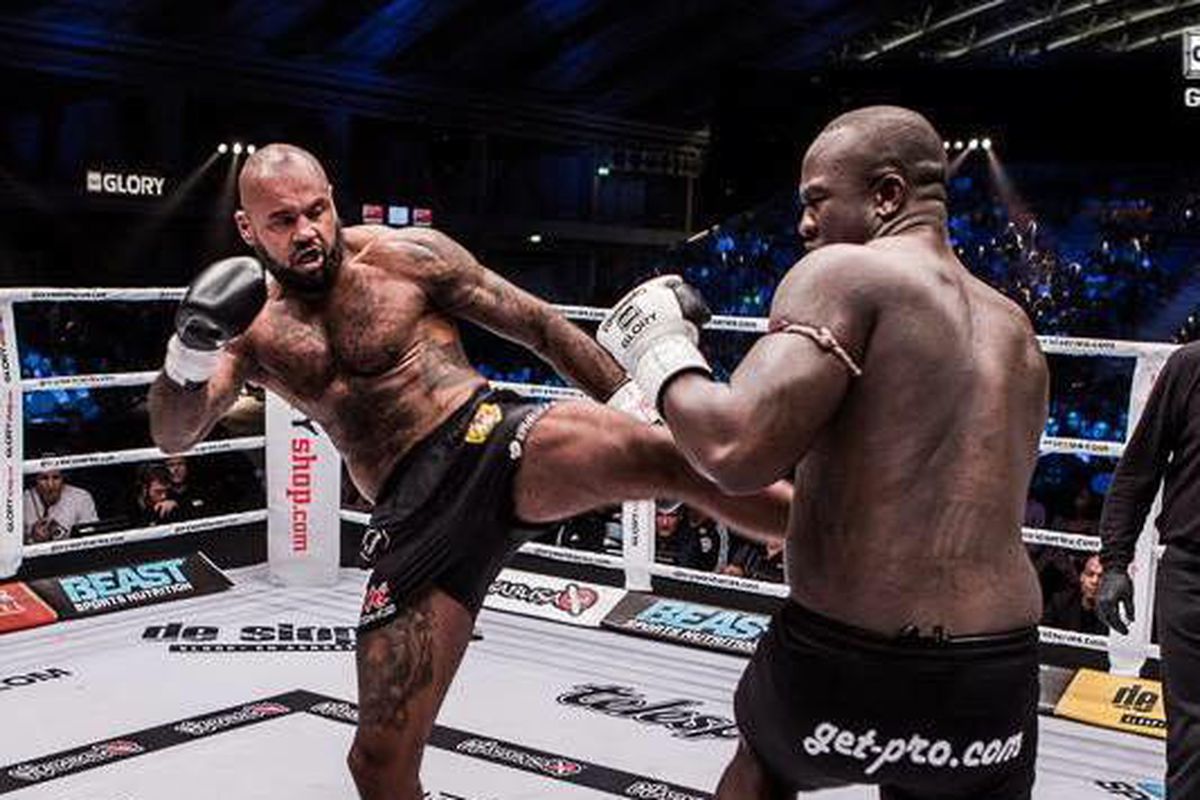 Gerges in action against Ismael Londt at GLORY 31 AMSTERDAM