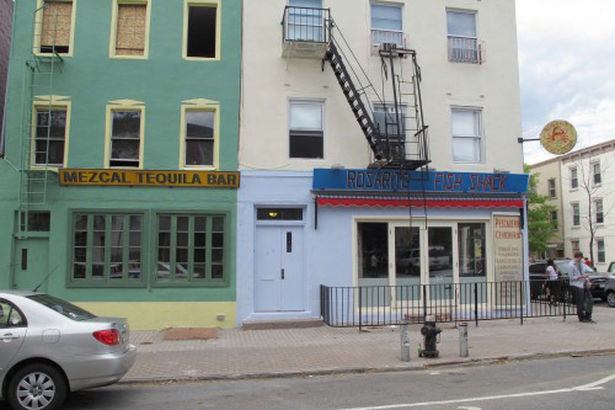 The old Williamsburg Cafe space now has signs and paint indicating it will open as Rosarito Fish Shack.