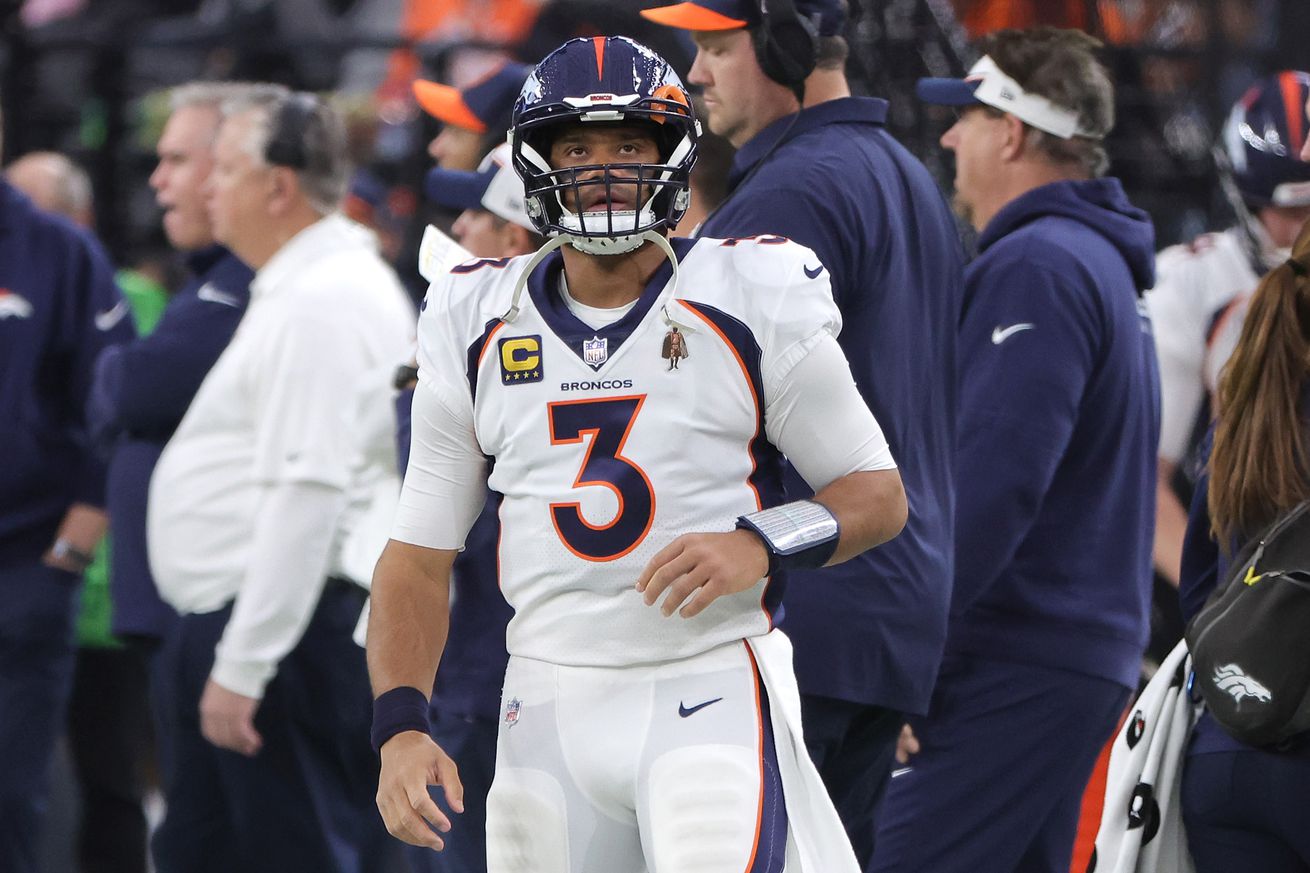 Horse Tracks: Broncos playing their cards about Wilson close to the vest