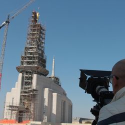 With the statue of the angel Moroni in place on the Rome Italy Temple, construction continues to complete Italy’s first Latter-day Saint temple. Placement of the statue took place on Saturday, March 25, 2017.