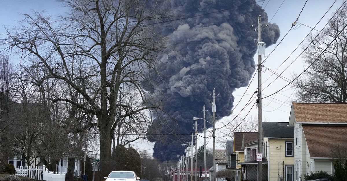 Evet, Ohio tren kazası bir çevre felaketi.  Hayır, Çernobil değil.