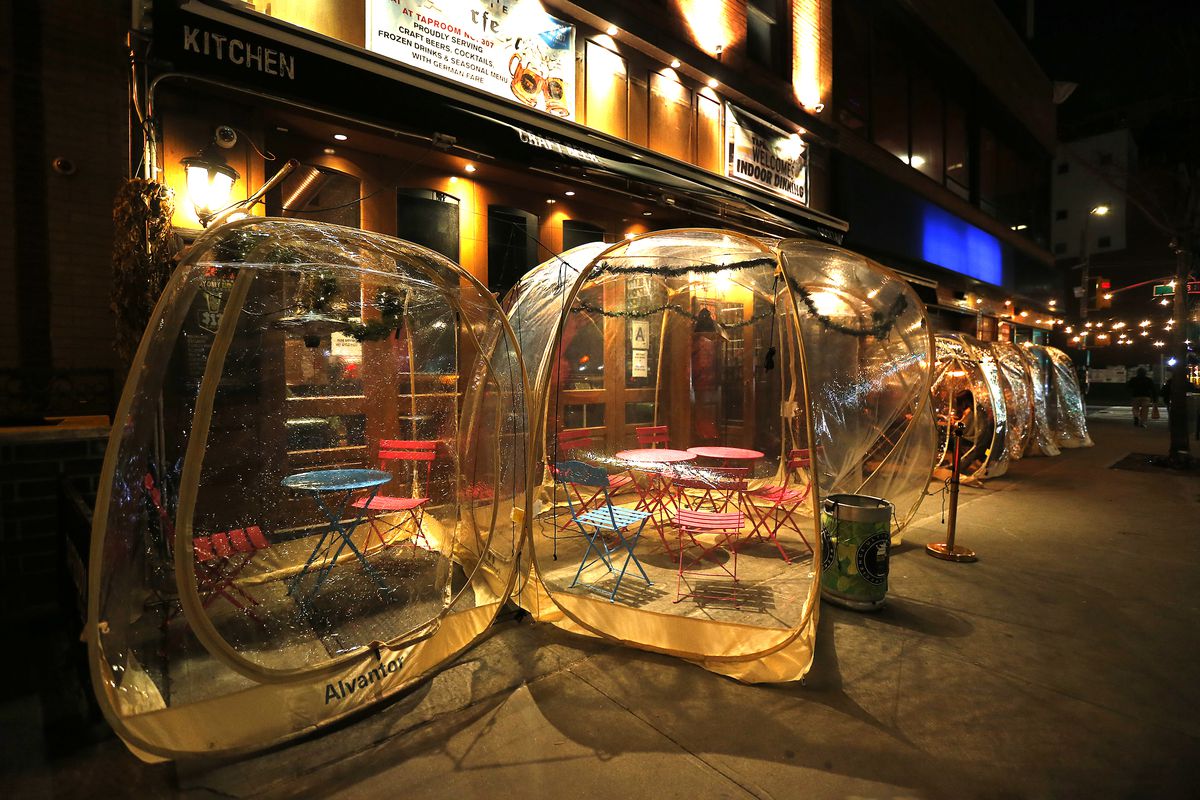 Plastic igloos stand empty outside the Tap Room on the East Side on December 26, 2020 in New York City.&nbsp;