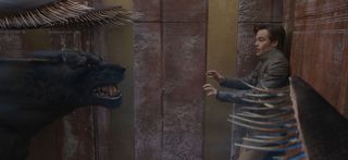 Edgin the Bard (Chris Pine) zálohuje k stene v panike, keď ho vytlačilo šelma zaútočí v Dungeons & Dragons: cti medzi zlodejmi