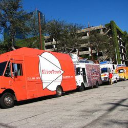 <a href="http://eater.com/archives/2010/10/27/2011-trends-predictions-food-truck-rodeos.php" rel="nofollow">Predictions for 2011 Trends Include Food Truck Rodeos</a><br />
