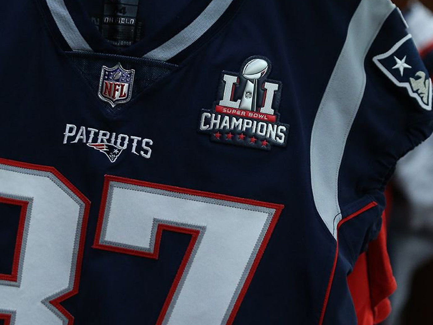 The Patriots will be playing with Super Bowl LI patches that look ...