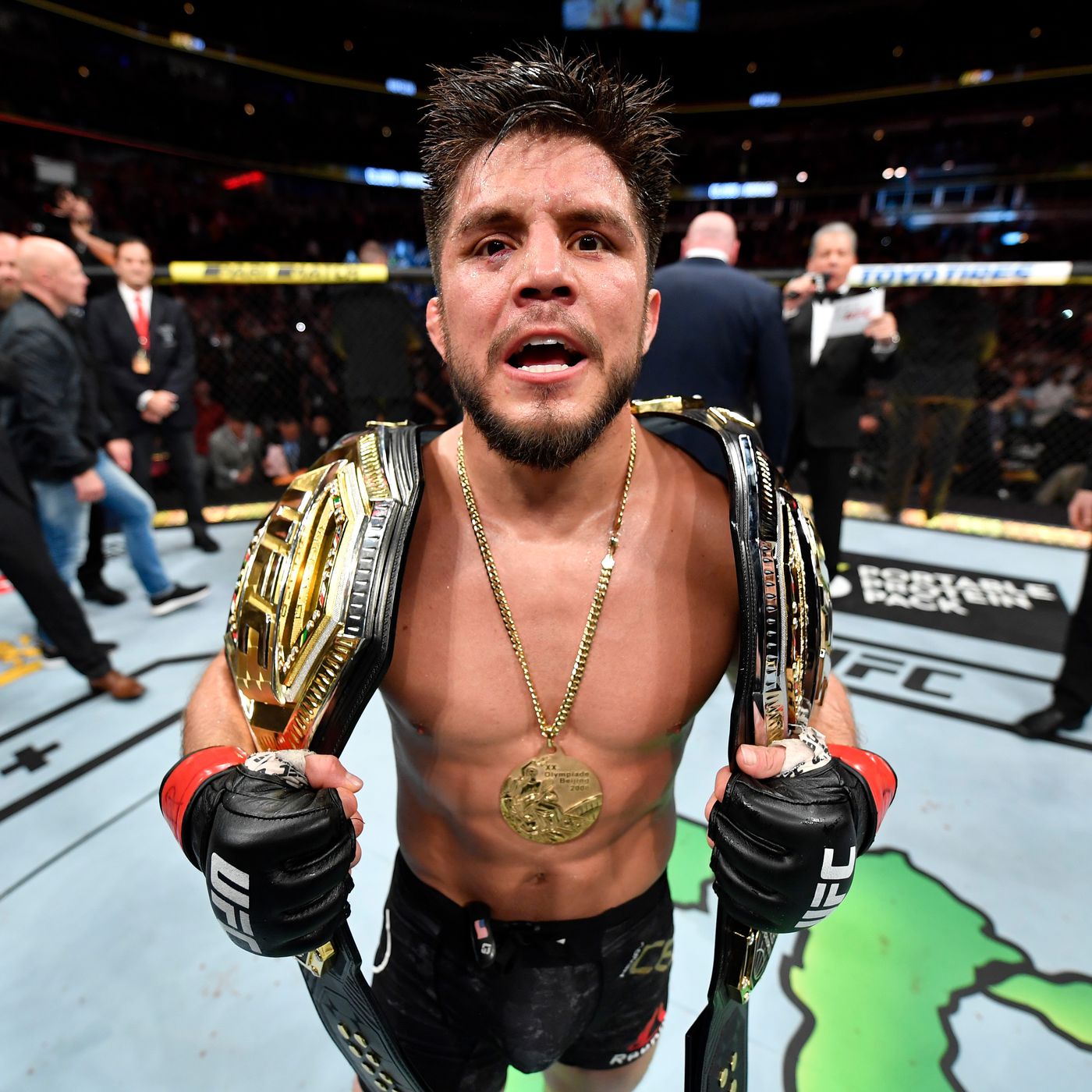 Morning Report: Henry Cejudo pleads with Dana White to let him fight  Alexander Volkanovski: 'Allow me to make history' - MMA Fighting